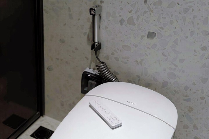 Room 3 of 99