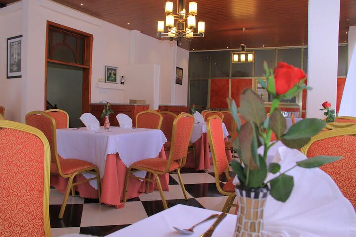 Dining 56 of 96