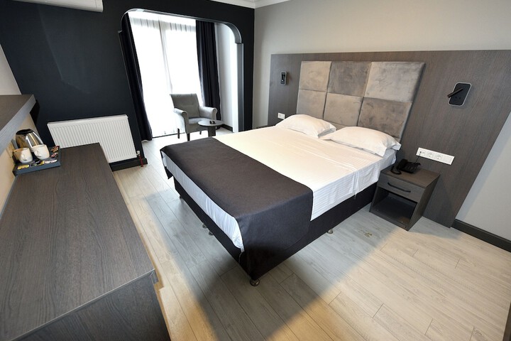 Room 7 of 32