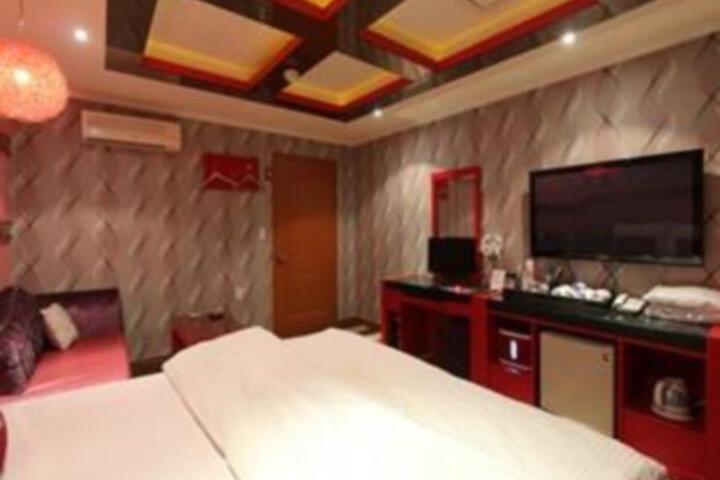 Room 3 of 5
