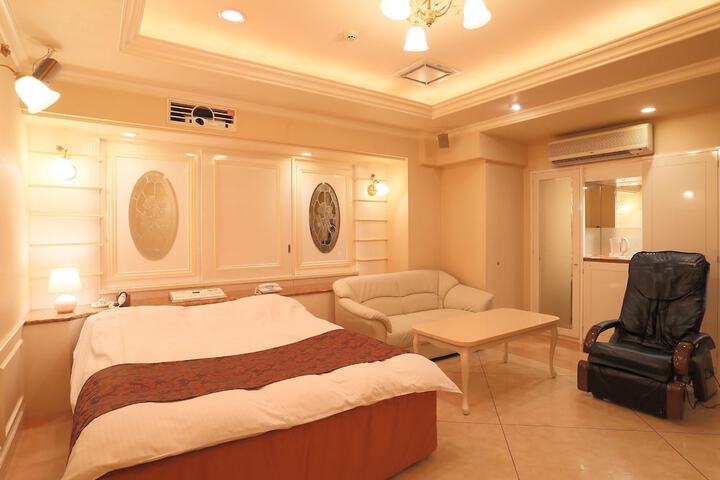 Room 6 of 31