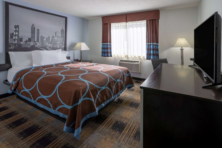 1 Queen Bed (5 of 13)