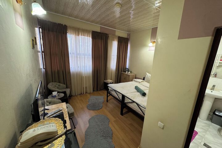 Room 15 of 32
