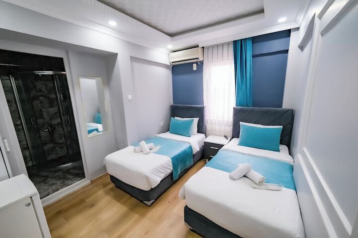 Room 7 of 121