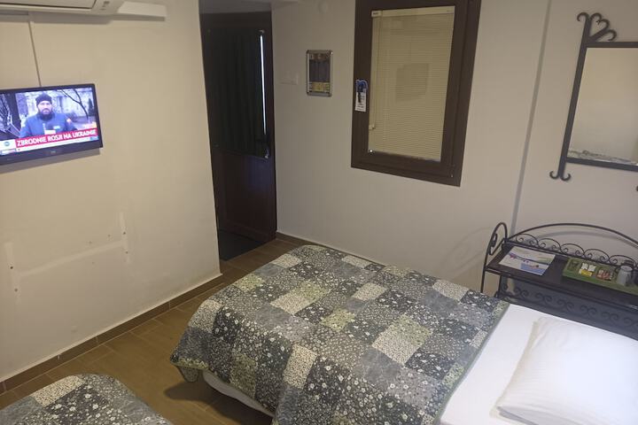 Room 29 of 125