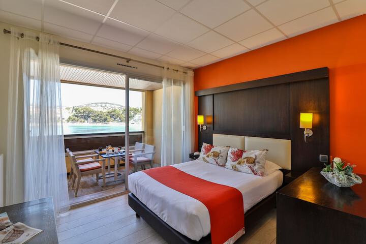 Room 3 of 32