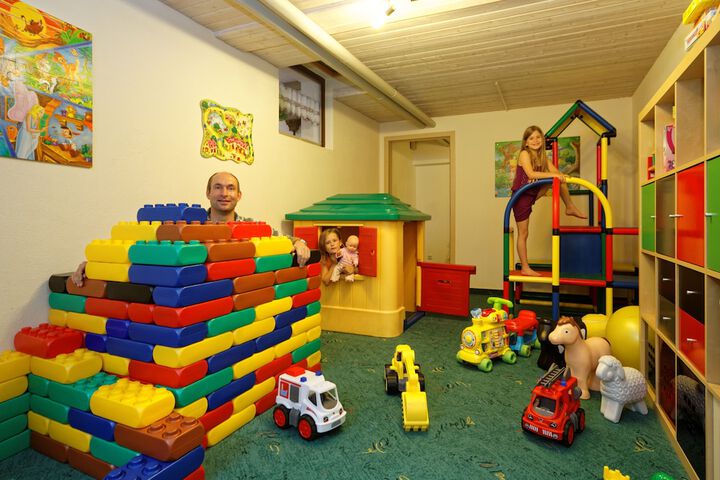 Childrens Activities 18 of 27