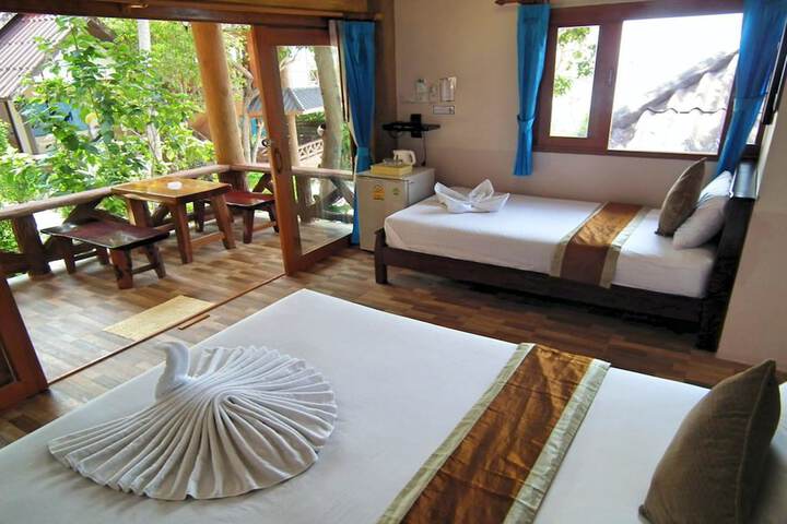 Room 4 of 160