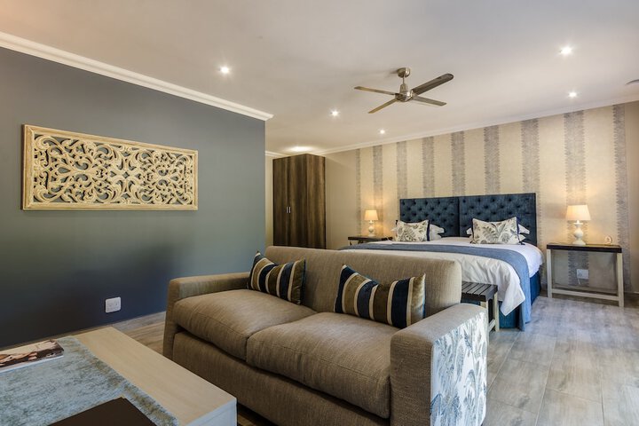 Room 4 of 76
