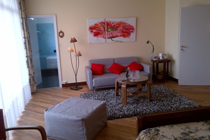 Room 11 of 38