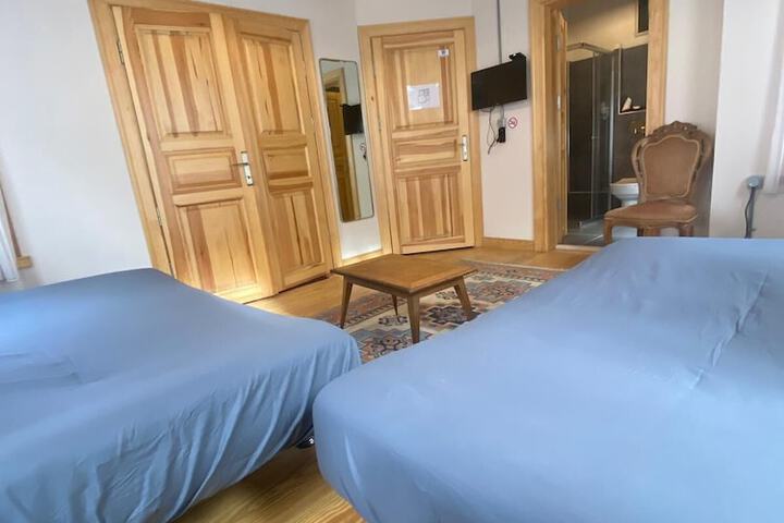Room 40 of 48