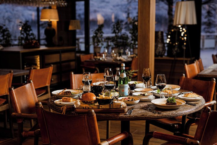 Dining 43 of 55