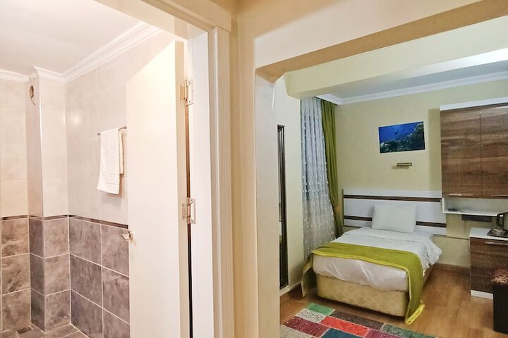 Room 25 of 69
