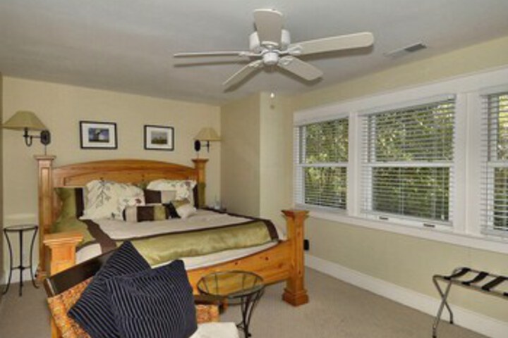 Room 8 of 12