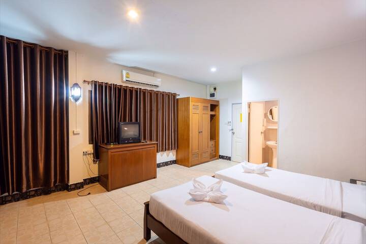 Room 12 of 23
