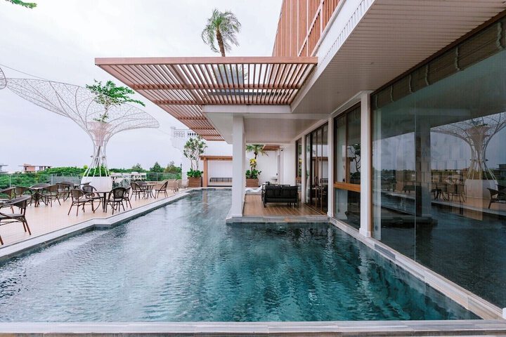 Pool 65 of 74
