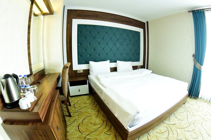 Room 5 of 17
