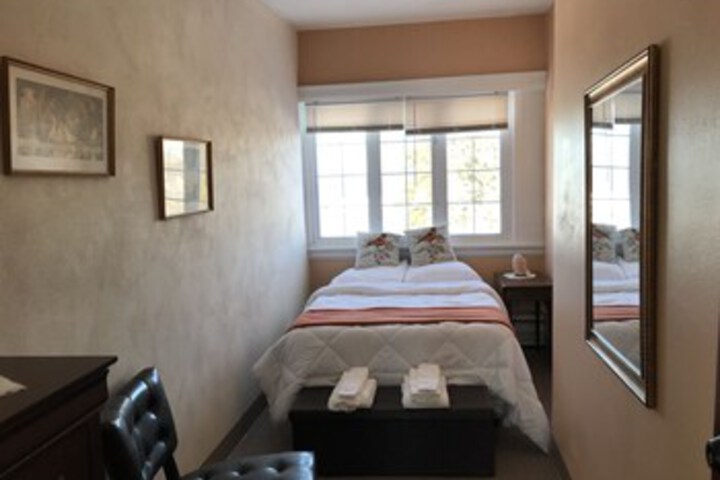 Room 105 of 108