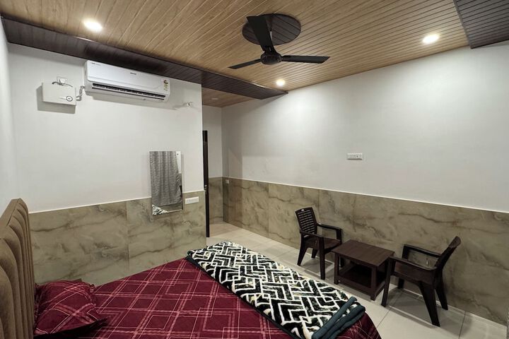 Room 16 of 30