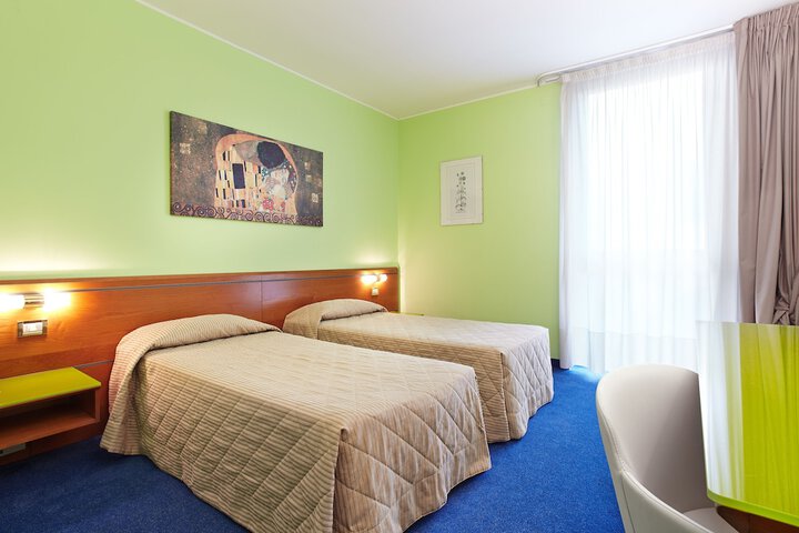 Room 10 of 42