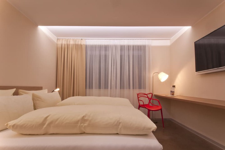 Room 6 of 49