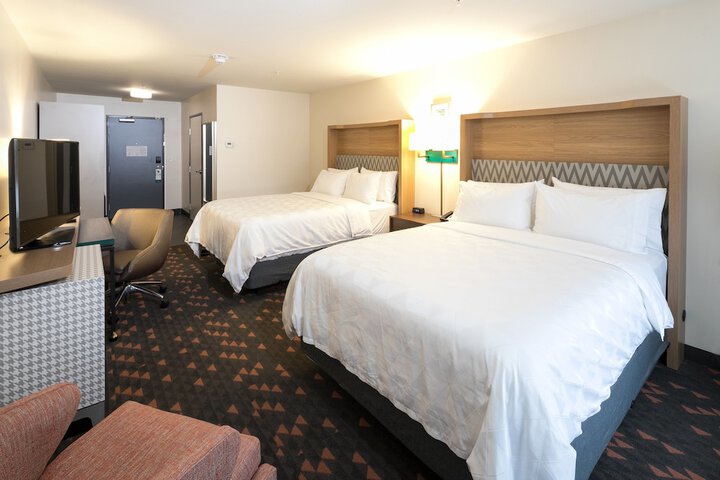 1 Queen Bed (20 of 23)
