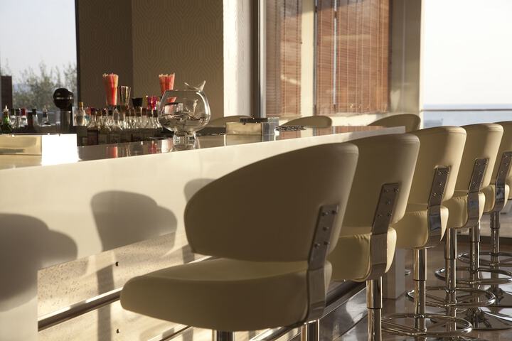 Lounge 120 of 148