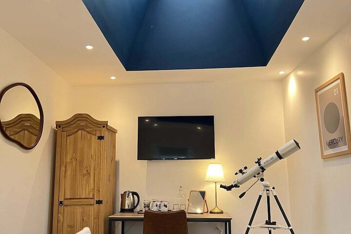 Room 17 of 46