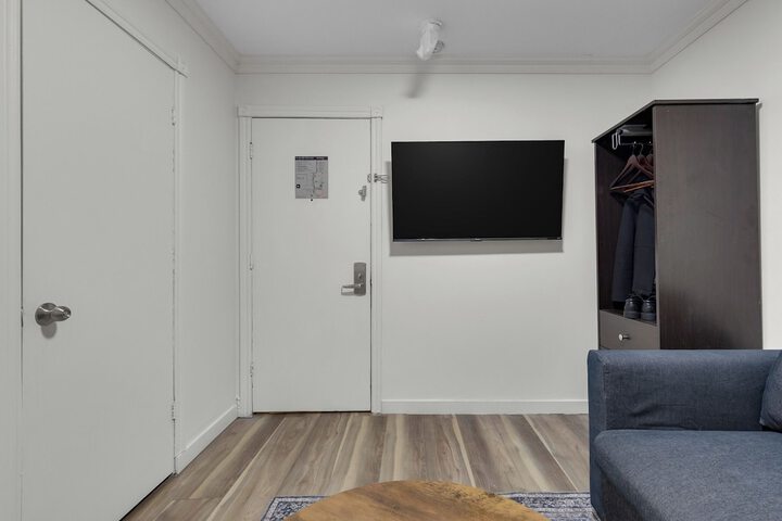 Room 110 of 174
