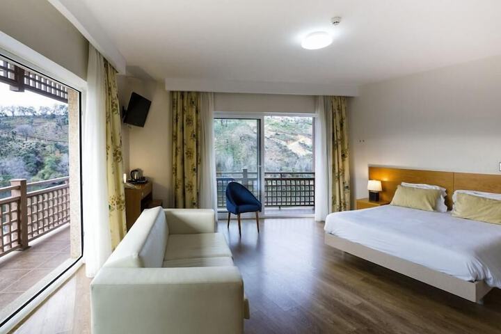 Room 14 of 79