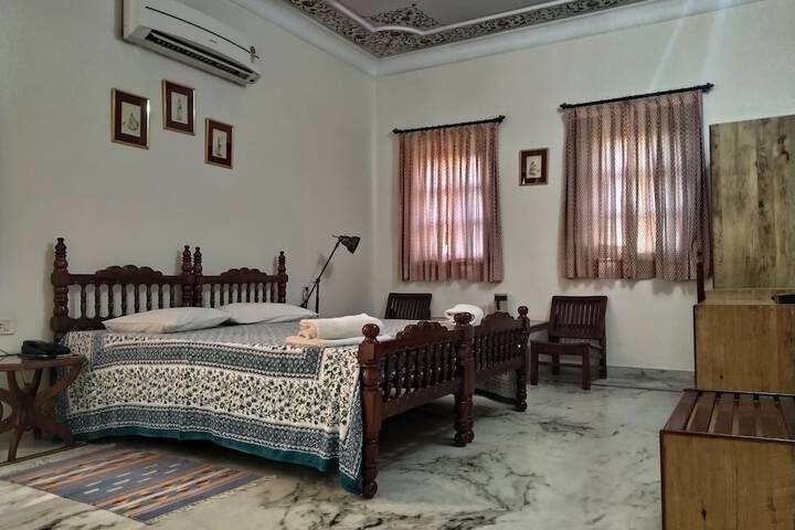 Room 11 of 76
