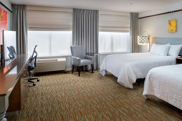 2 Queen Beds (10 of 10)
