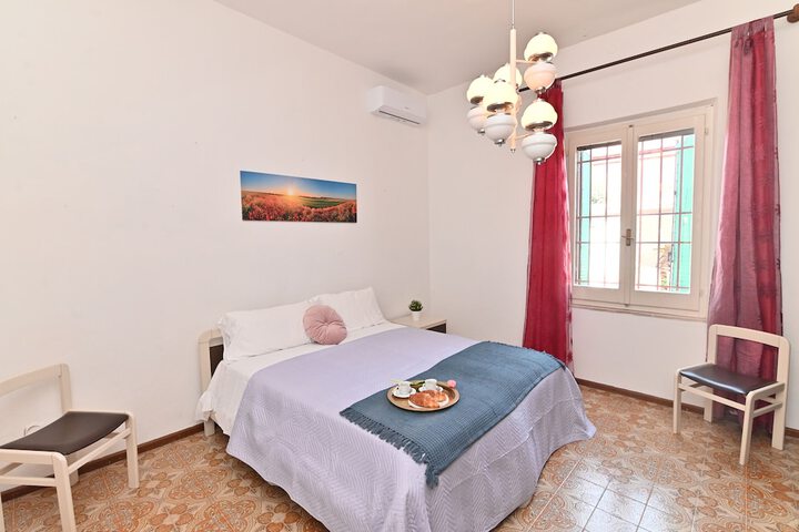 Room 6 of 38
