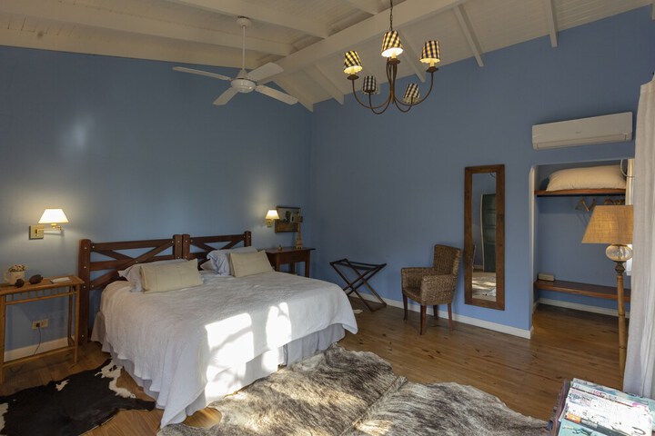 Room 8 of 48