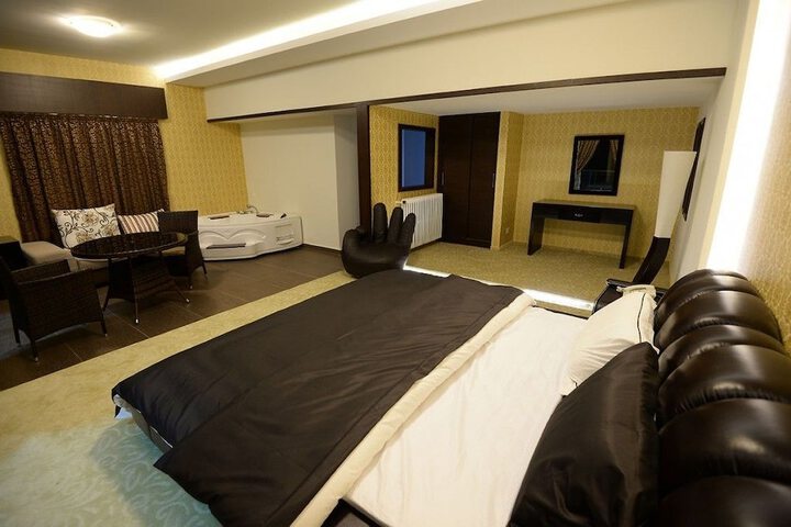 Room 16 of 17