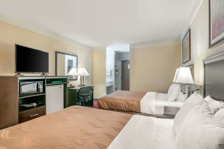 Room 52 of 107