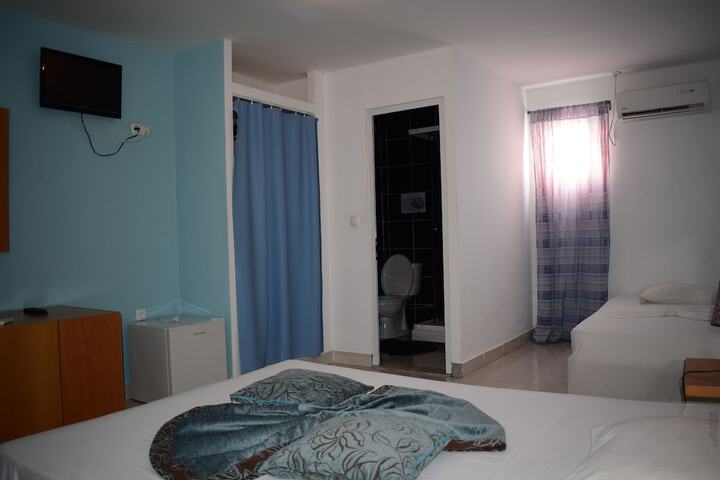 Room 10 of 26