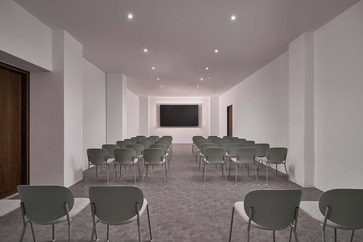 Business Center 97 of 110