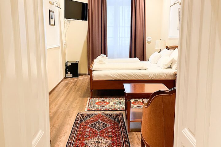 Room 12 of 40