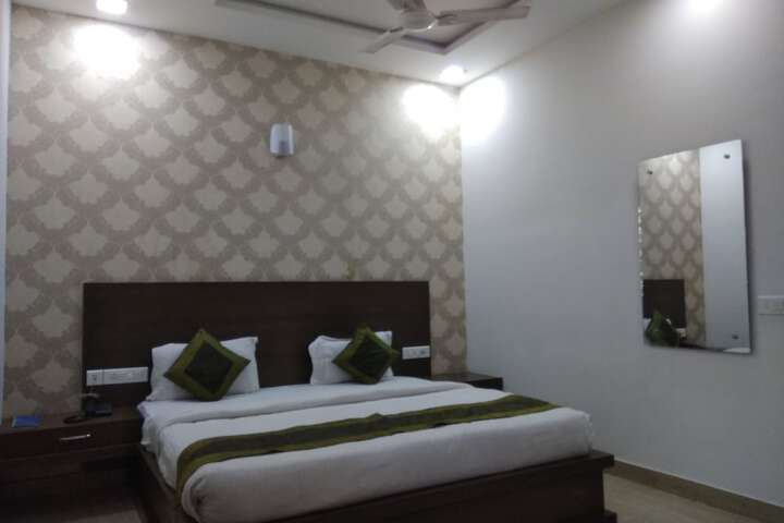 Room 9 of 21