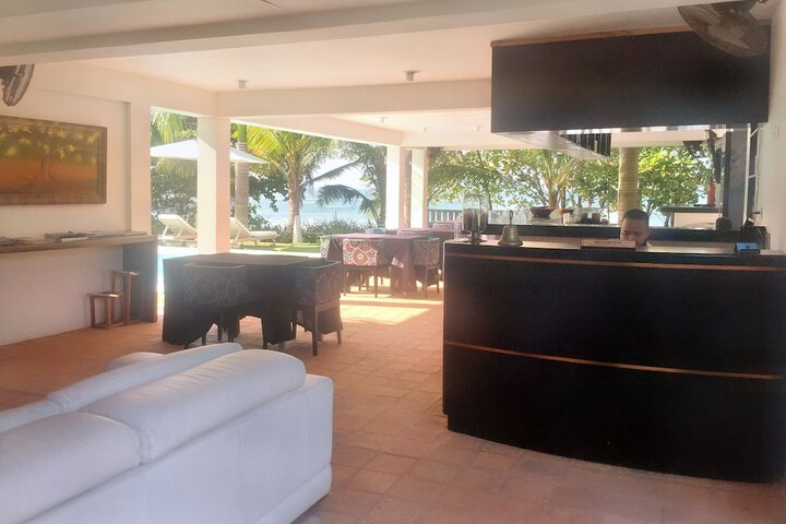 Lounge 102 of 134