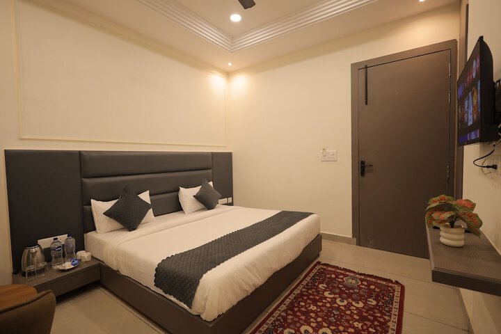 Room 9 of 24