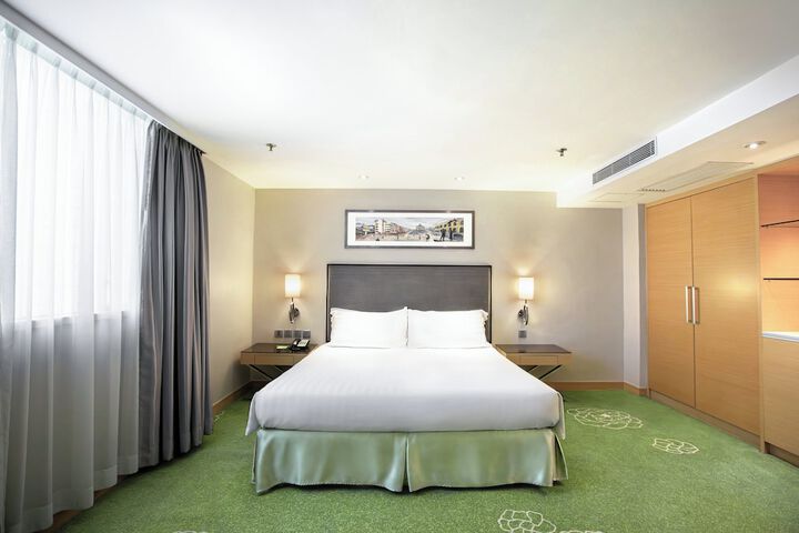 Room 12 of 84