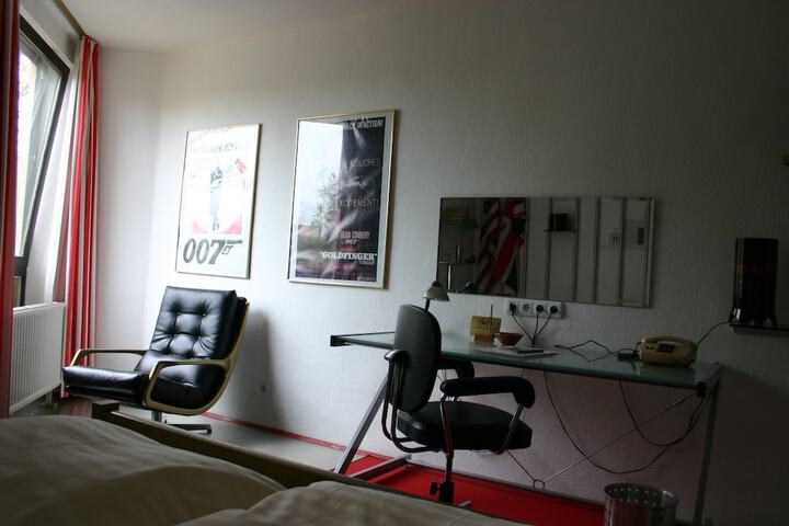 Room 136 of 283