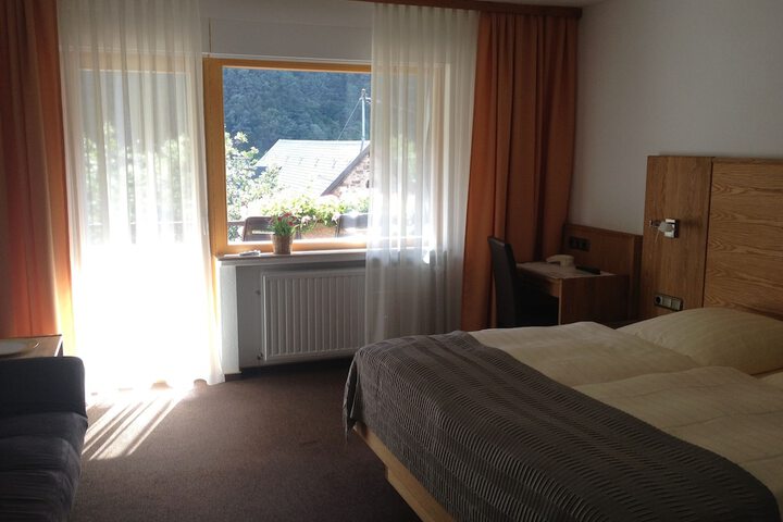 Room 12 of 85