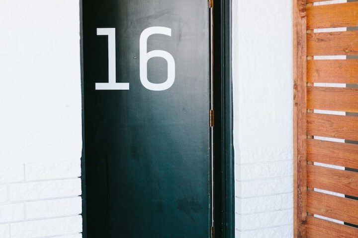 Room 13 of 50