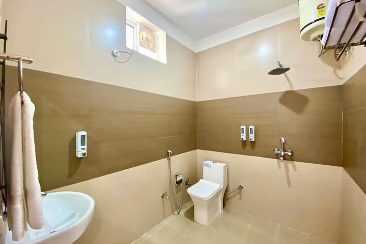 Room 10 of 16