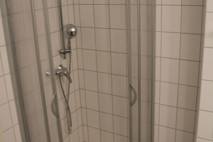 Room 10 of 12