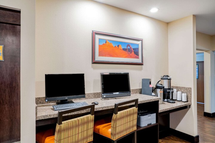 Business Center 43 of 48