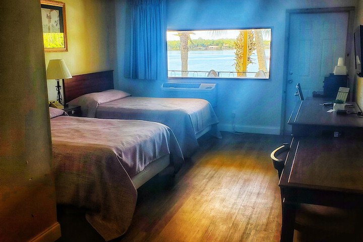 2 Double Beds (3 of 7)